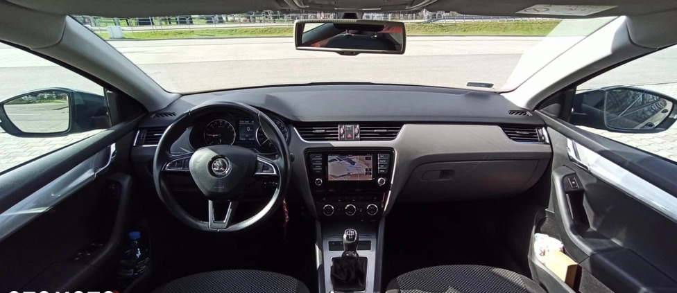 Skoda Octavia cena 41500 przebieg: 179614, rok produkcji 2016 z Katowice małe 46